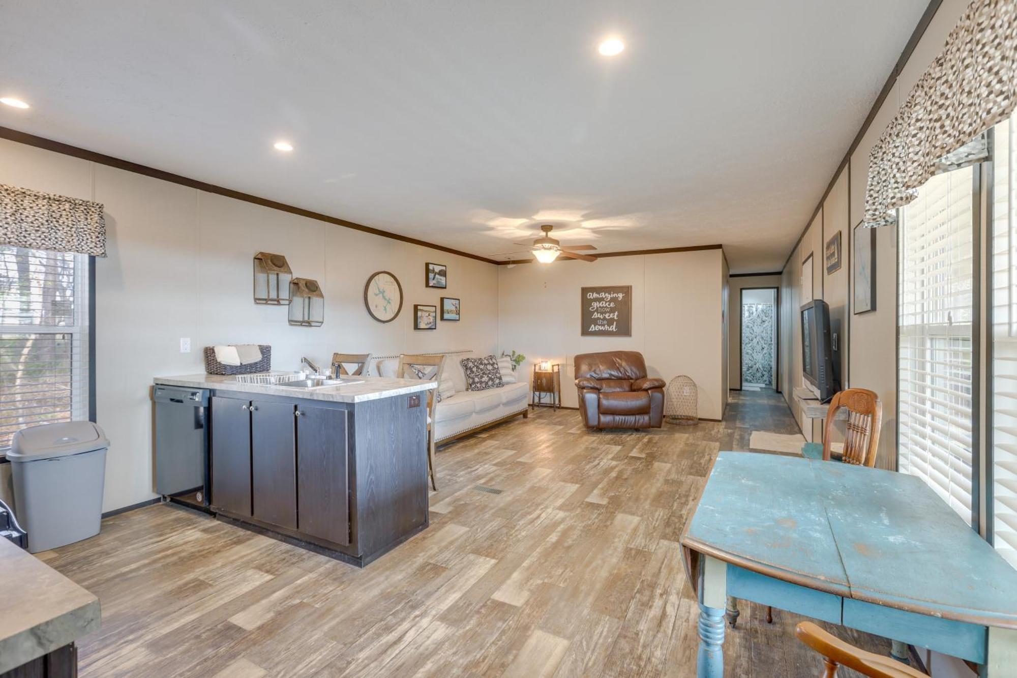 Lakefront Wetumpka Escape With Furnished Deck! Bagian luar foto