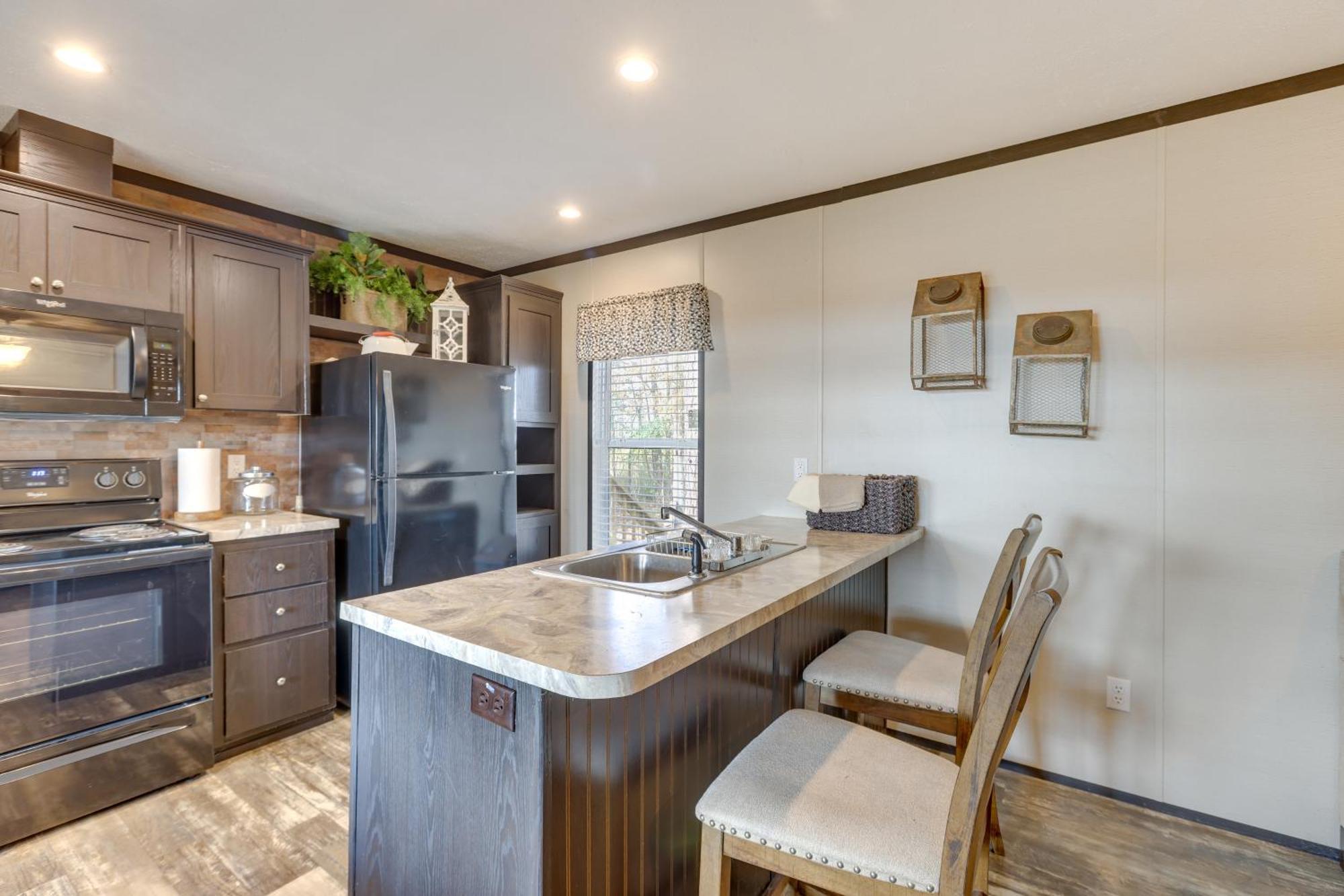 Lakefront Wetumpka Escape With Furnished Deck! Bagian luar foto